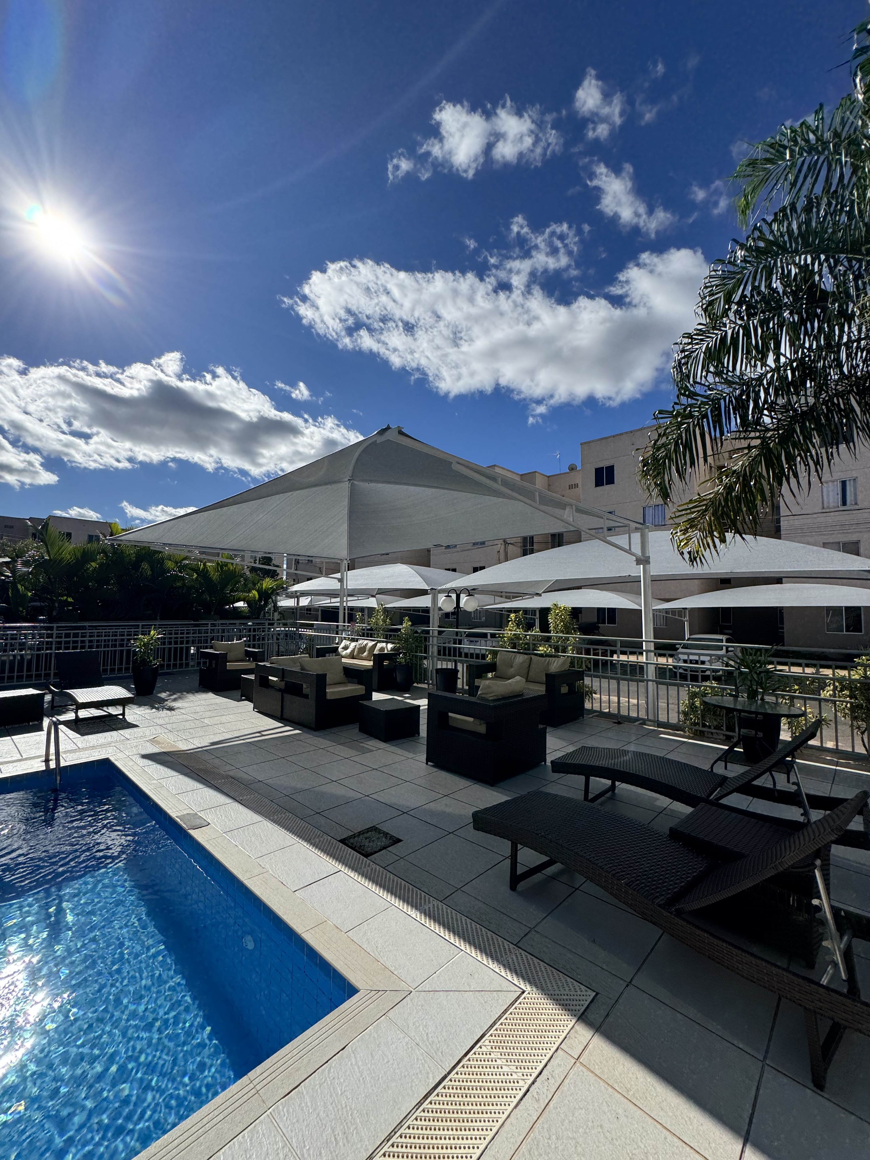 Área de lazer com piscina